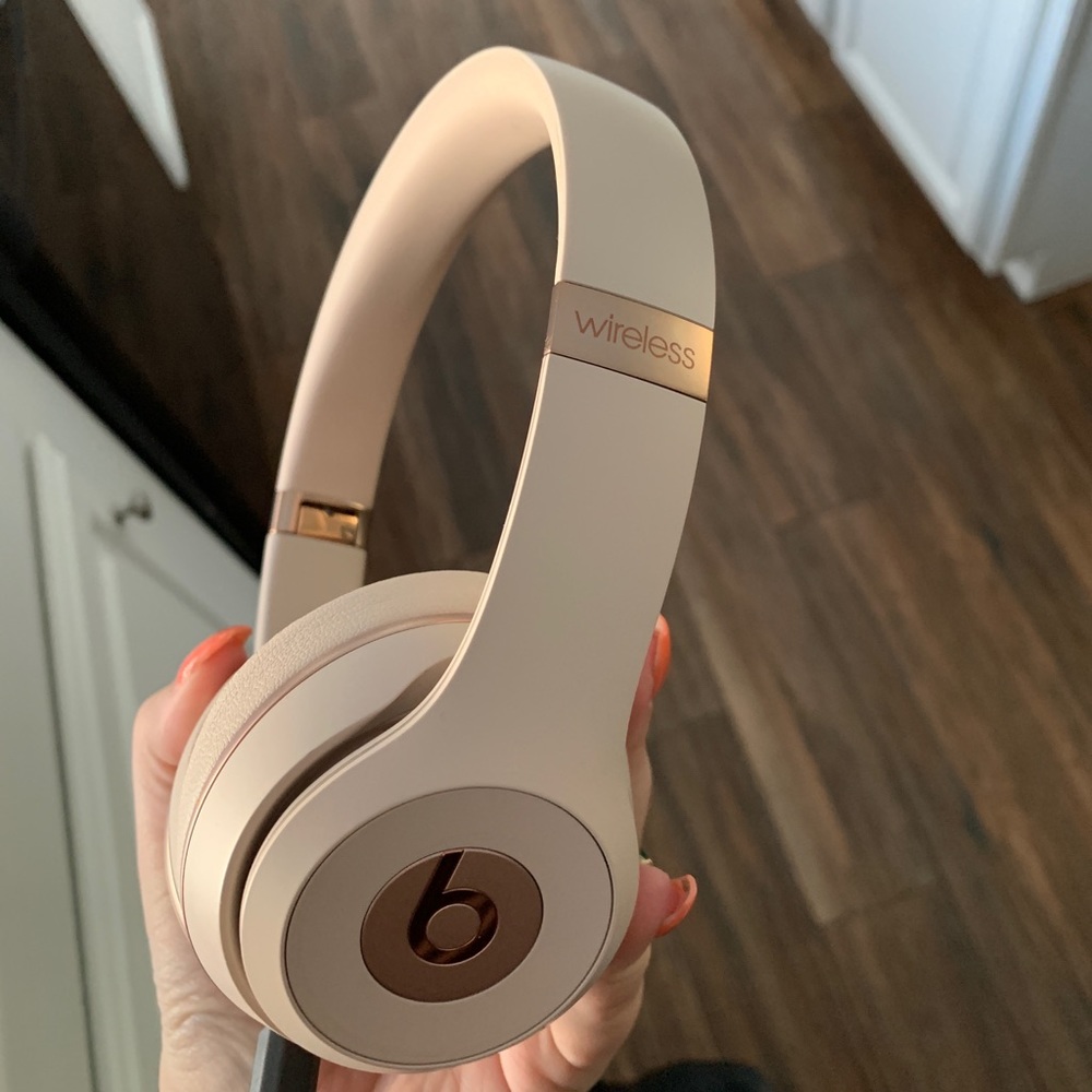 Beats by Dr. Dre solo 3 wireless matte gold